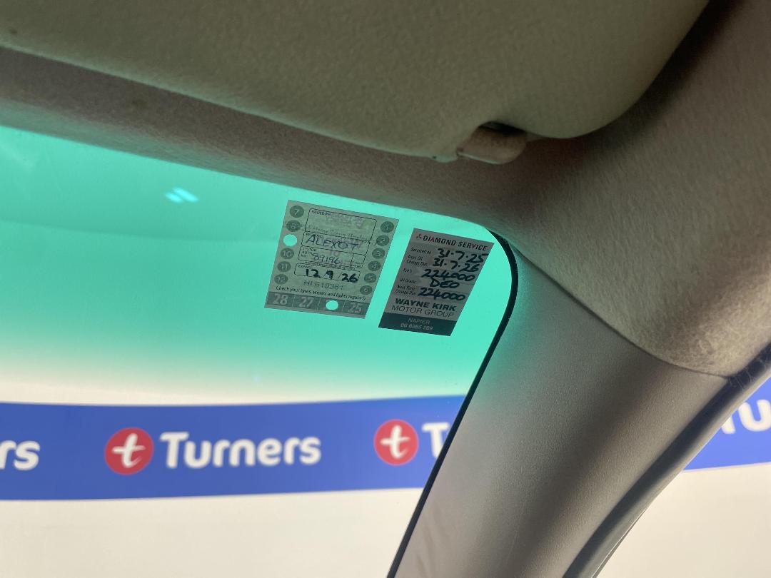 Photo '23' of Mitsubishi Triton