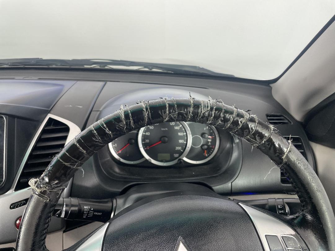 Photo '28' of Mitsubishi Triton