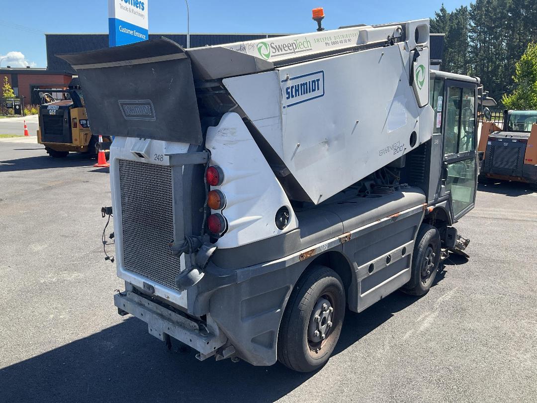 Photo '4' of Mobile Machine SCHMIDT SWINGO 200 Sweeper Photo '4' of Mobile Machine SCHMIDT SWINGO 200 Sweeper