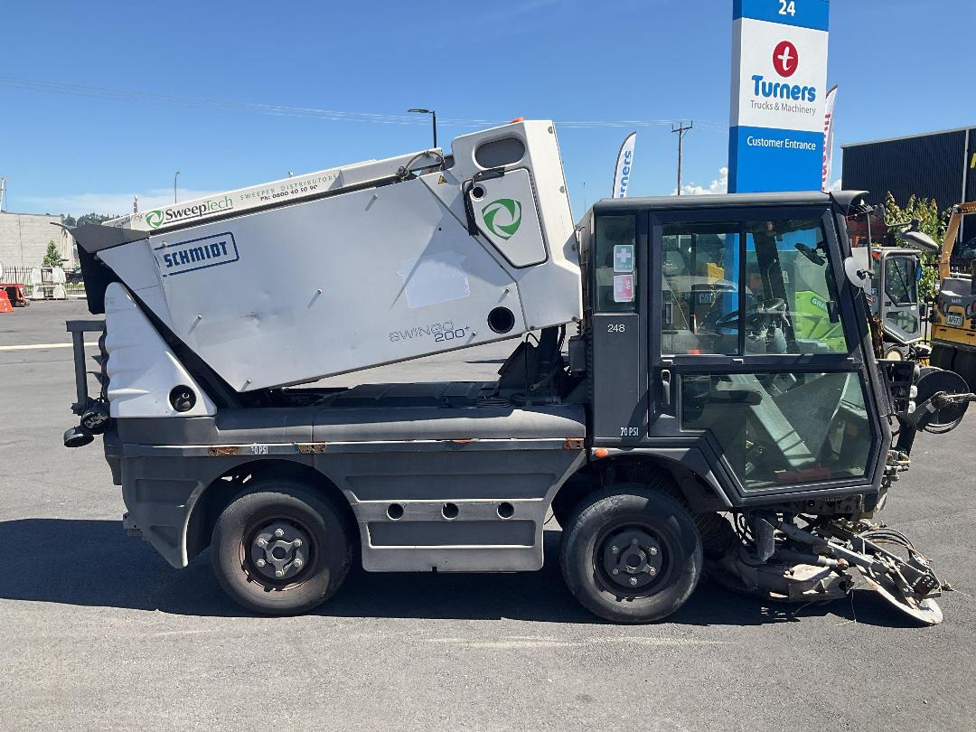Photo '3' of Mobile Machine SCHMIDT SWINGO 200 Sweeper Photo '3' of Mobile Machine SCHMIDT SWINGO 200 Sweeper
