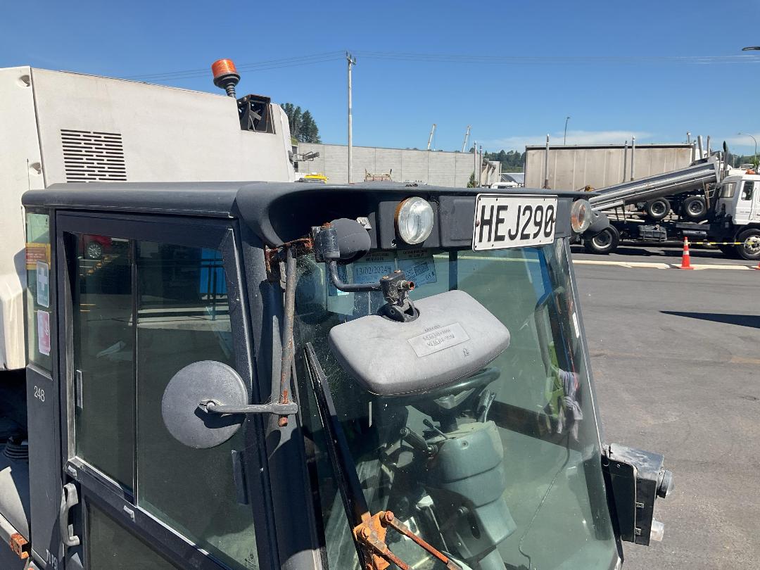 Photo '30' of Mobile Machine SCHMIDT SWINGO 200 Sweeper Photo '30' of Mobile Machine SCHMIDT SWINGO 200 Sweeper