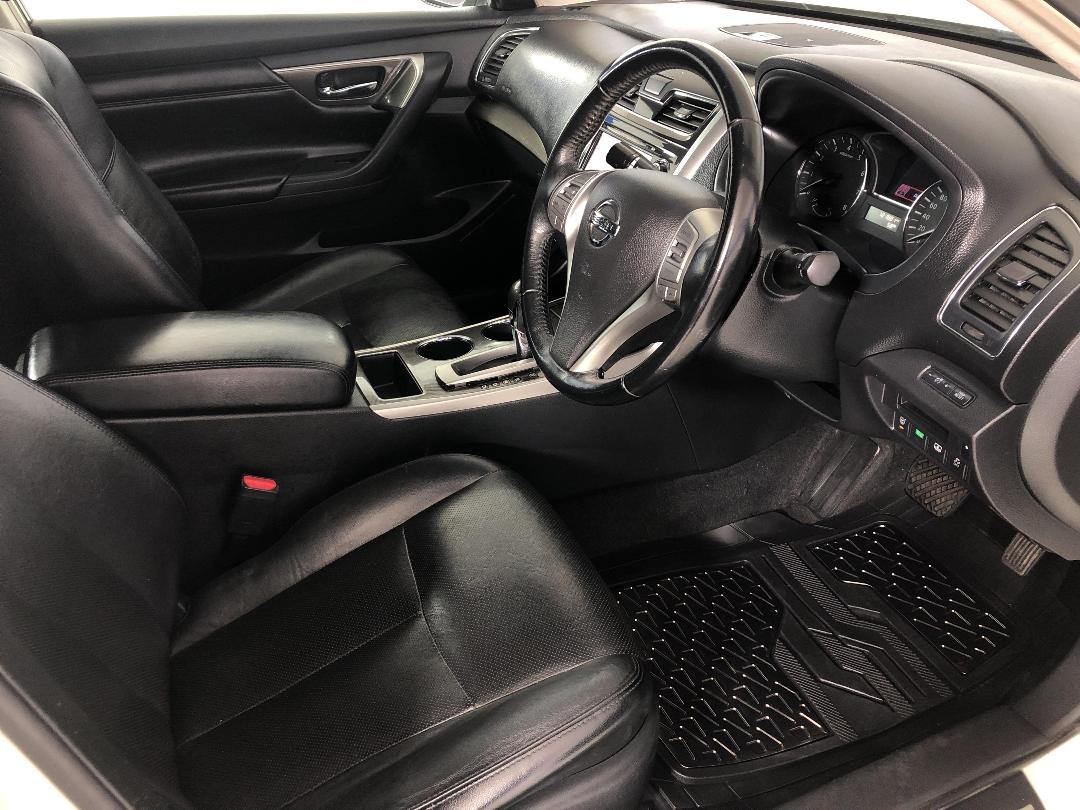 Photo '16' of Nissan Altima