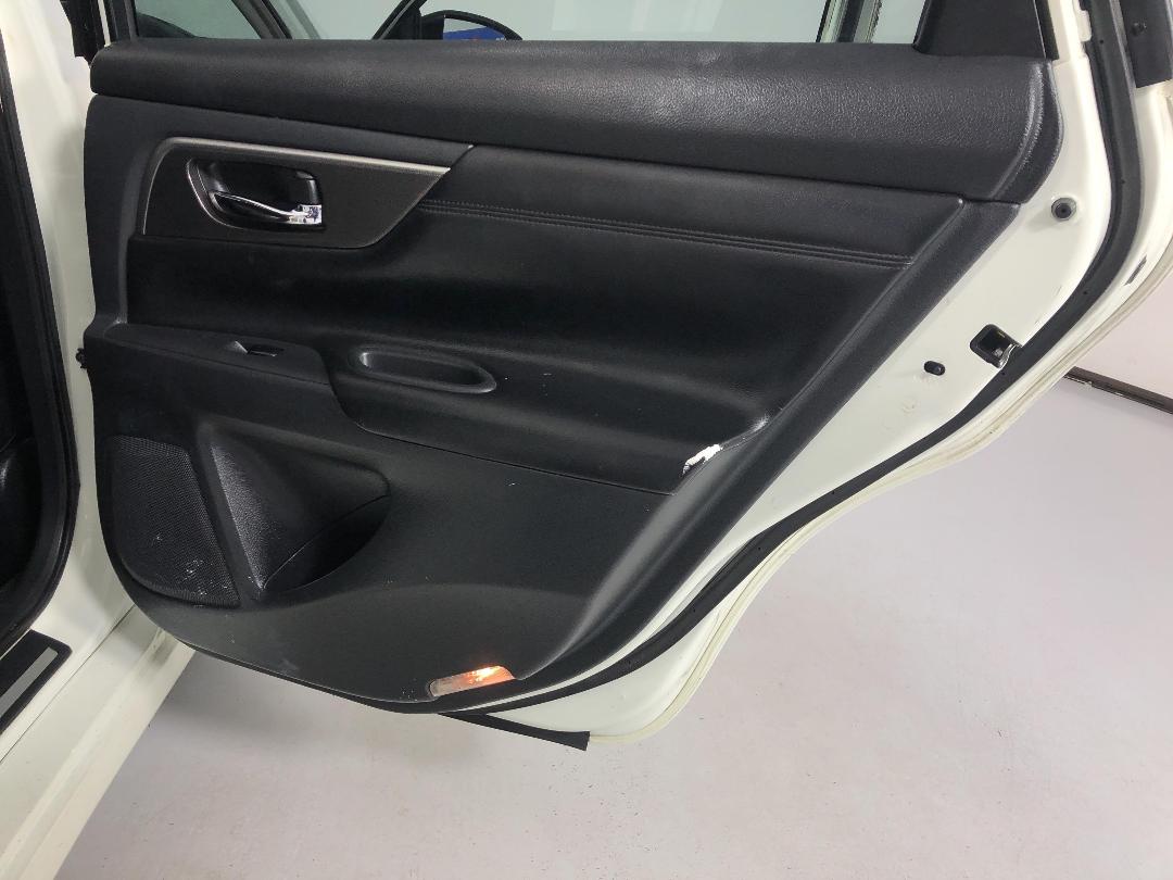 Photo '19' of Nissan Altima