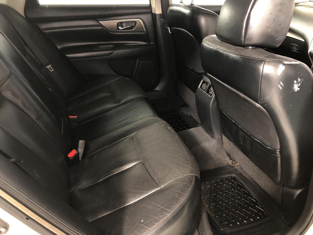 Photo '20' of Nissan Altima