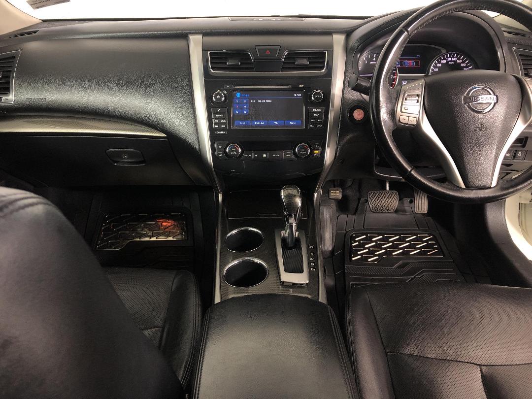 Photo '17' of Nissan Altima