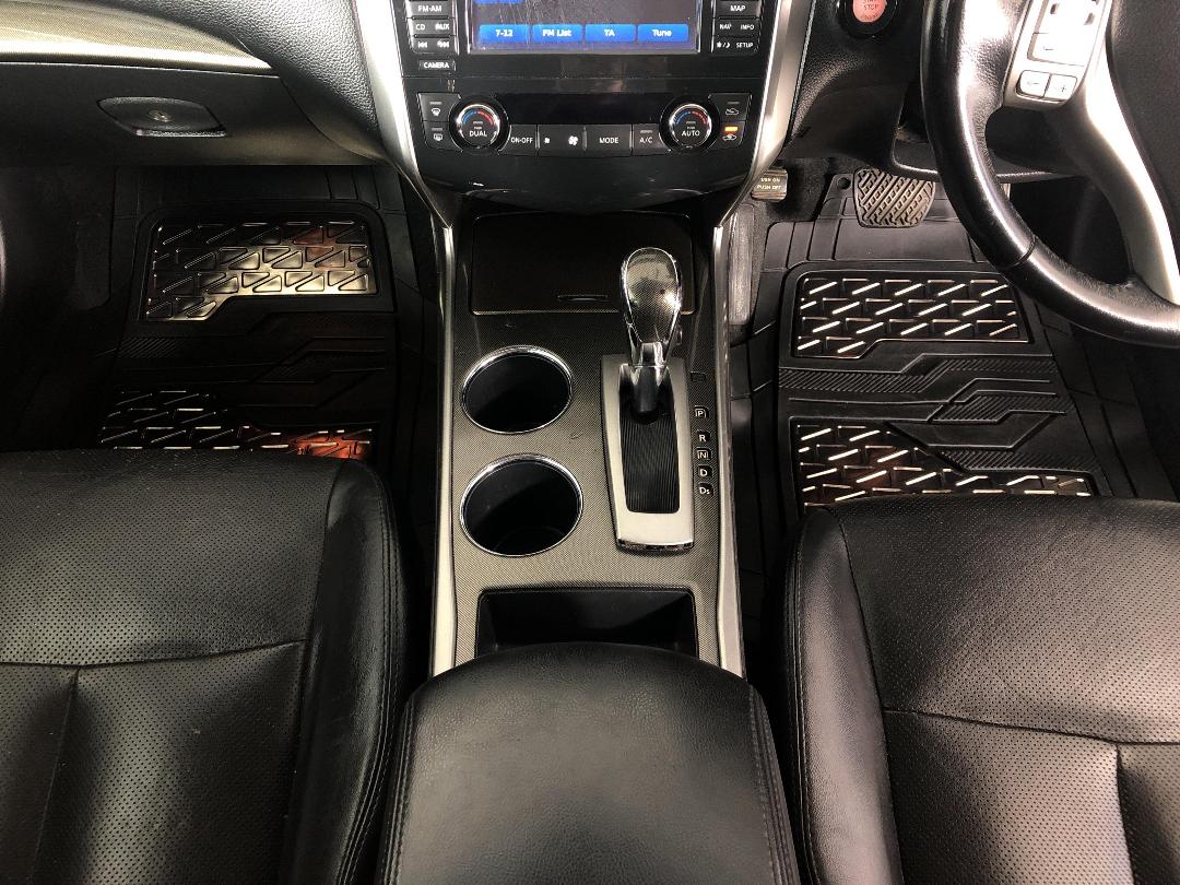 Photo '18' of Nissan Altima