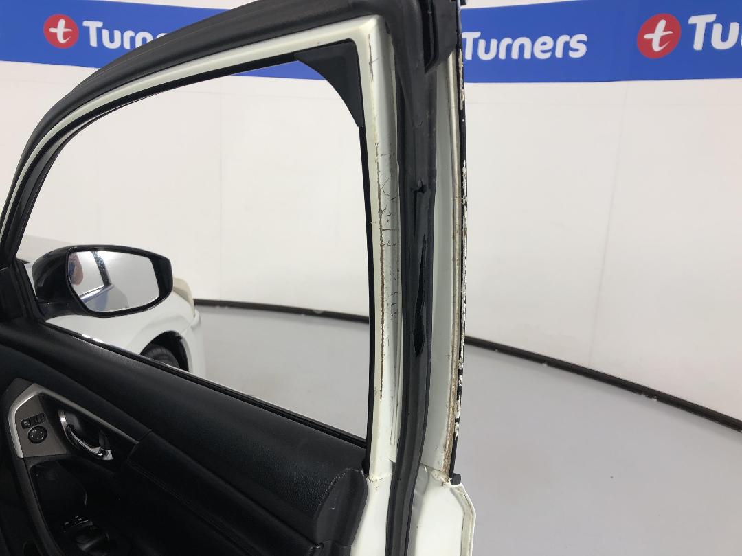 Photo '24' of Nissan Altima