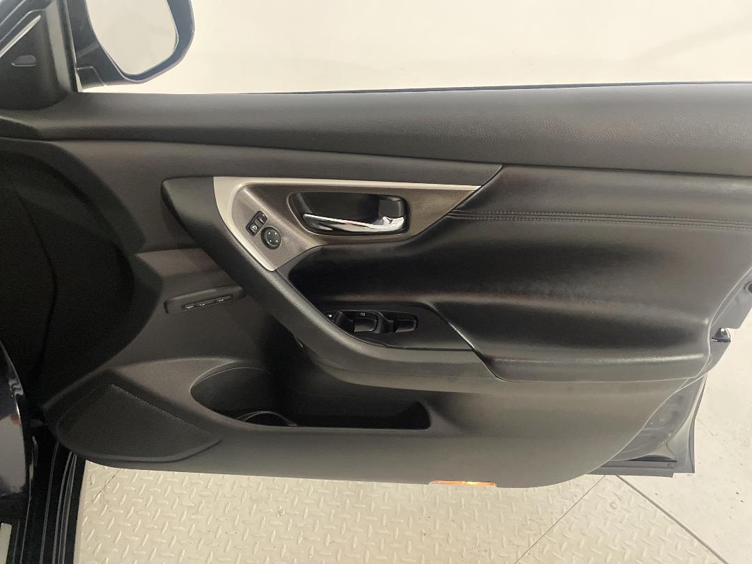 Photo '15' of Nissan Altima Photo '15' of Nissan Altima