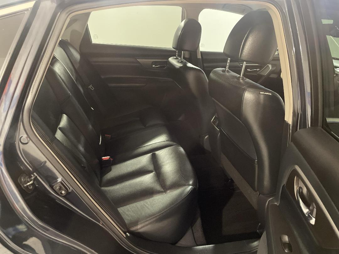 Photo '20' of Nissan Altima Photo '20' of Nissan Altima