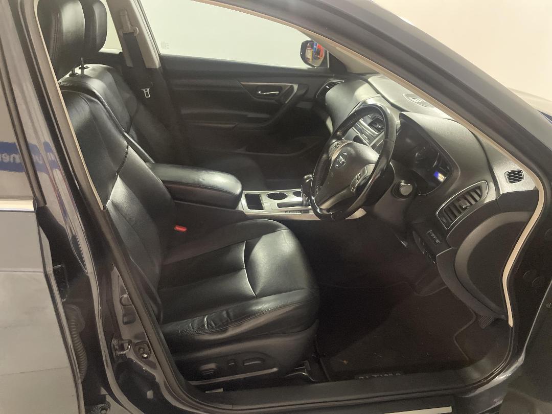 Photo '16' of Nissan Altima Photo '16' of Nissan Altima