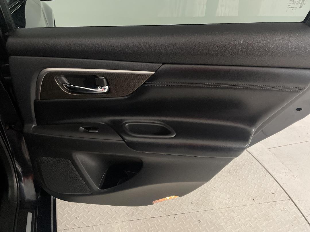 Photo '19' of Nissan Altima Photo '19' of Nissan Altima