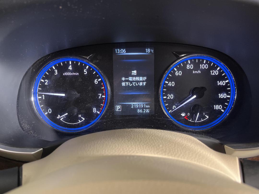 Photo '21' of Nissan Elgrand Photo '21' of Nissan Elgrand