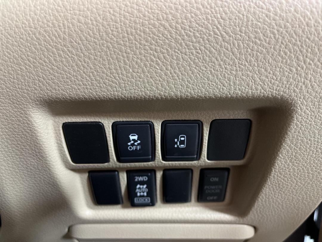 Photo '24' of Nissan Elgrand Photo '24' of Nissan Elgrand