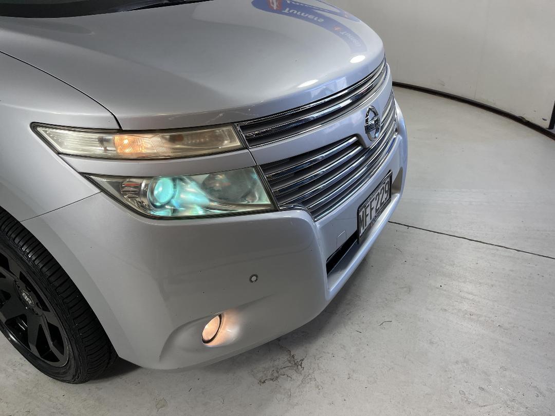Photo '30' of Nissan Elgrand Photo '30' of Nissan Elgrand