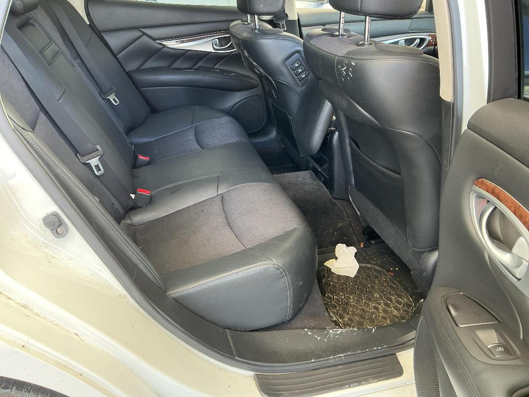 Photo '15' of Nissan Fuga