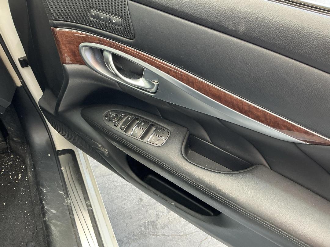 Photo '18' of Nissan Fuga