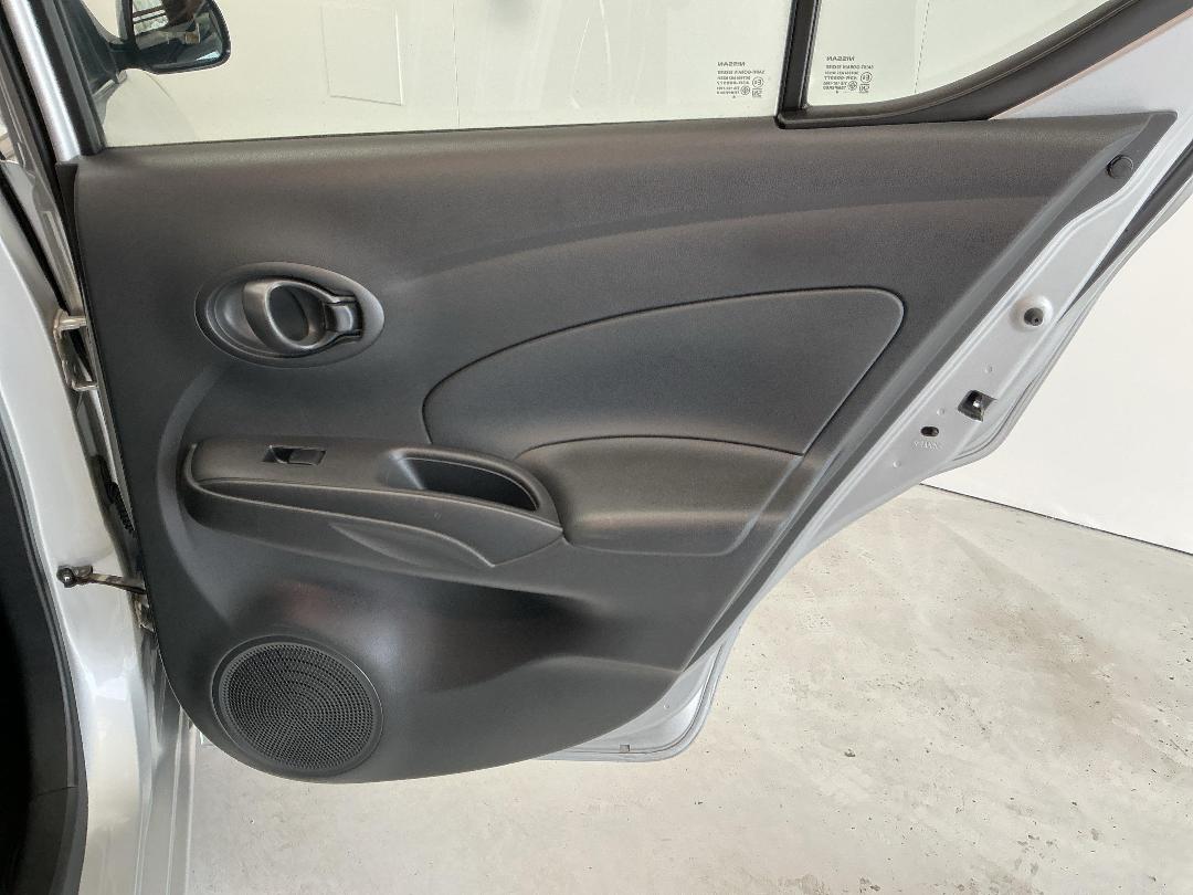 Photo '19' of Nissan Latio