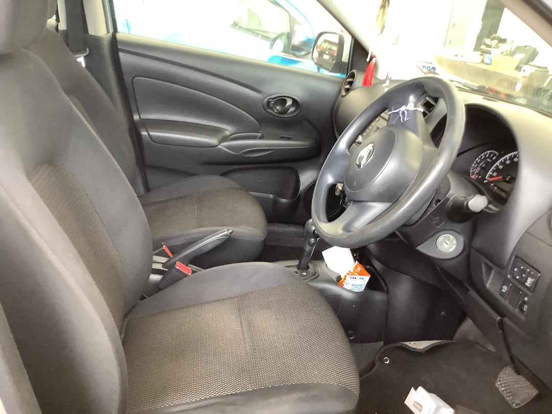 Photo '9' of Nissan Latio