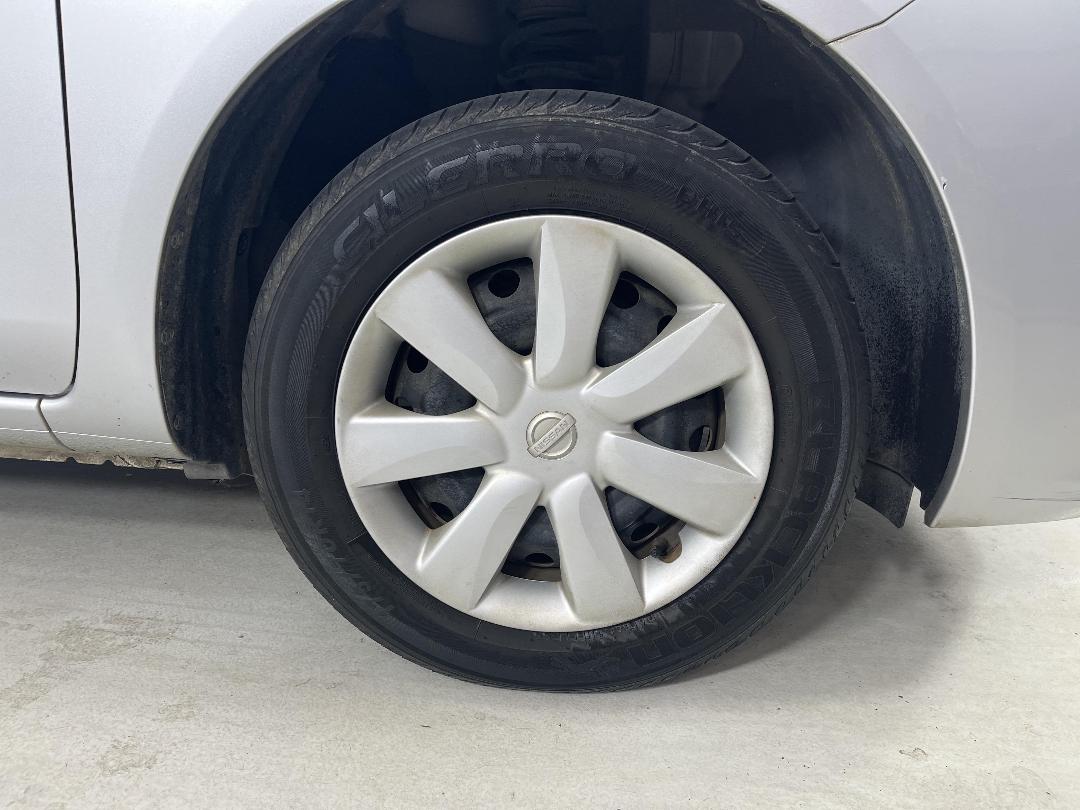 Photo '9' of Nissan Latio