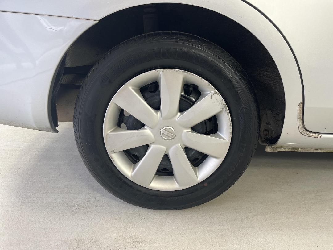 Photo '12' of Nissan Latio