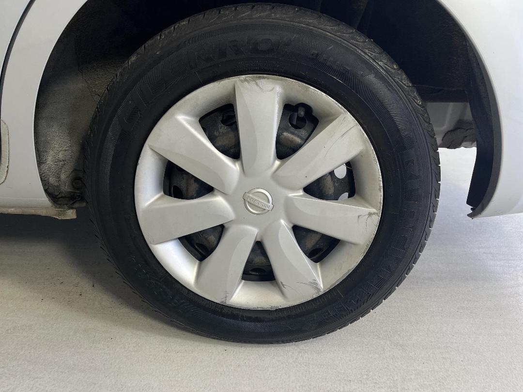 Photo '11' of Nissan Latio