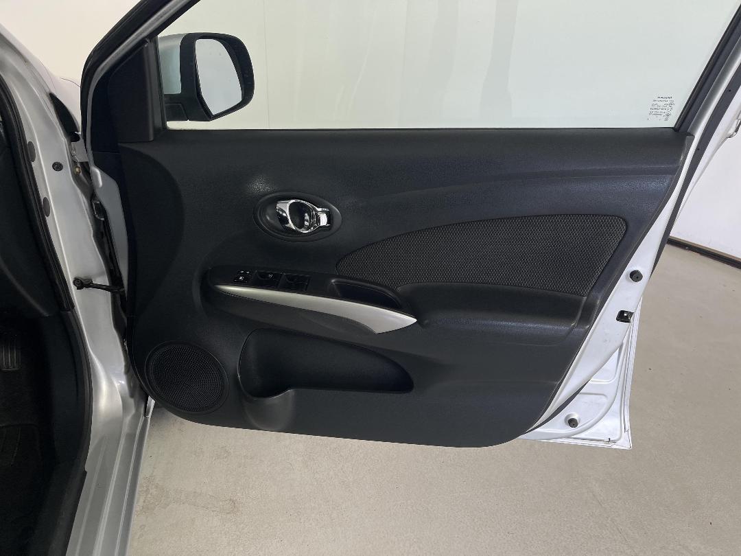 Photo '15' of Nissan Latio