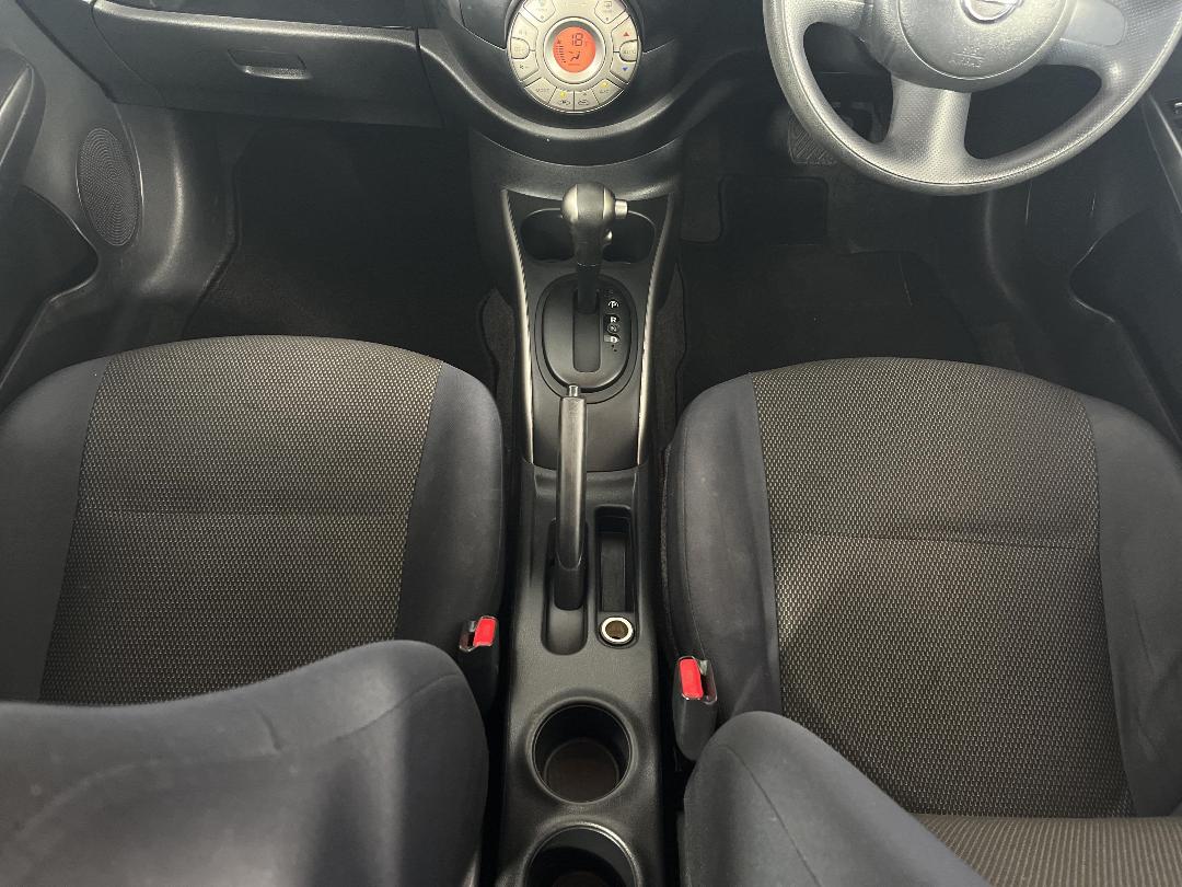 Photo '18' of Nissan Latio