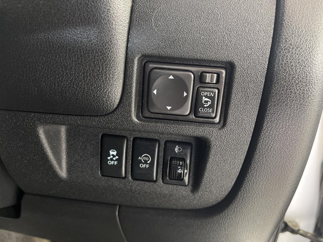 Photo '25' of Nissan Latio