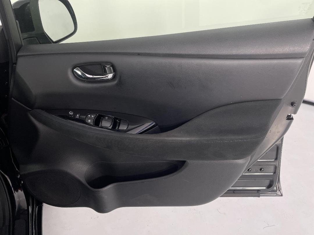 Photo '15' of Nissan Leaf Photo '15' of Nissan Leaf