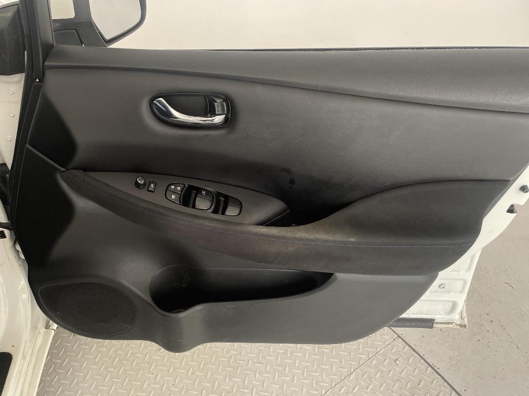 Photo '15' of Nissan Leaf