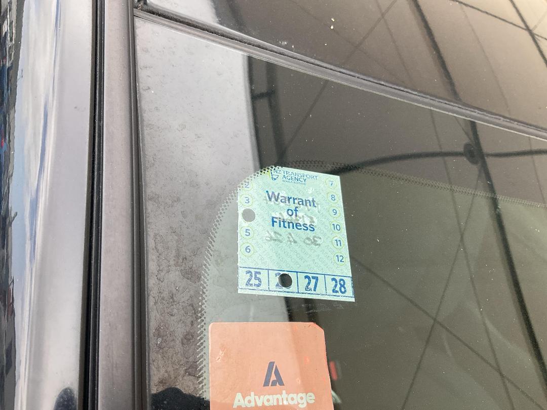 Photo '12' of Nissan Leaf