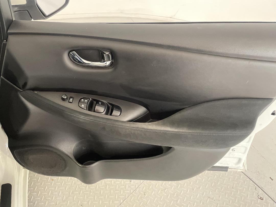 Photo '15' of Nissan Leaf