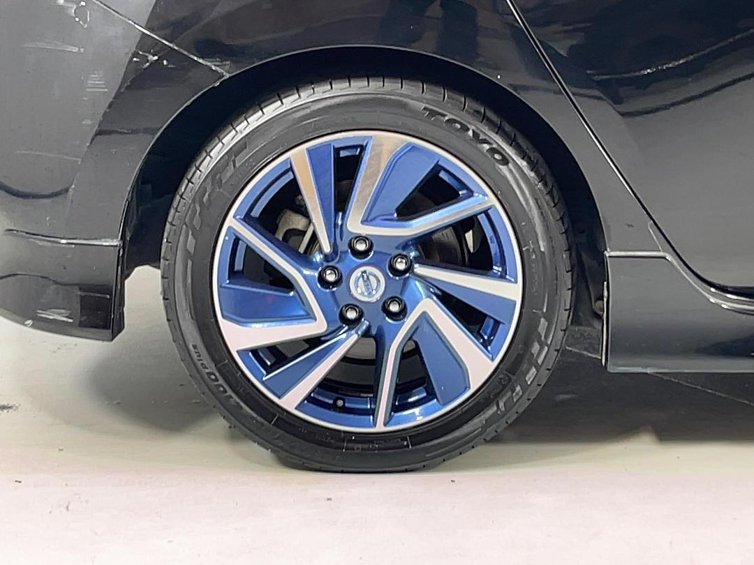 Photo '12' of Nissan Leaf