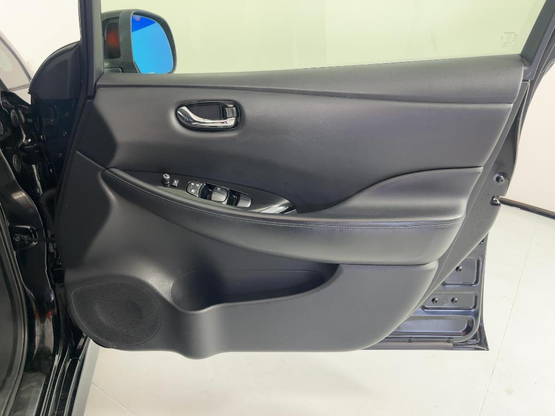 Photo '15' of Nissan Leaf