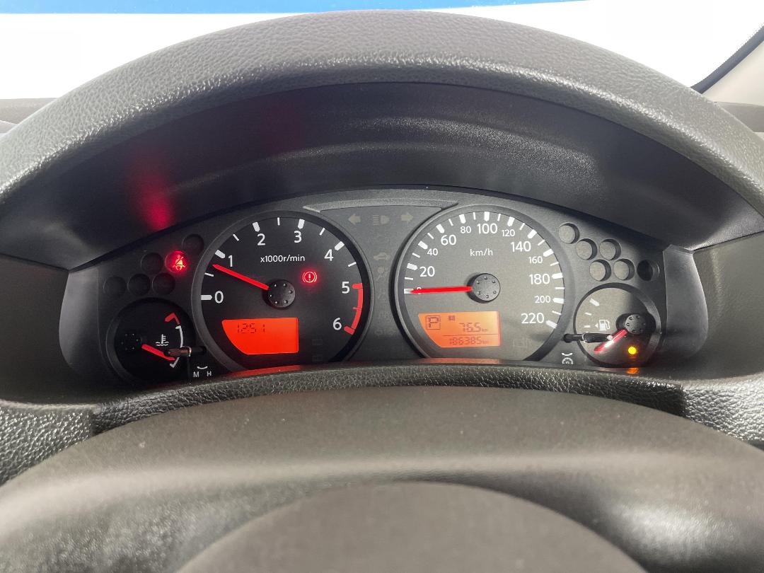 Photo '21' of Nissan Navara