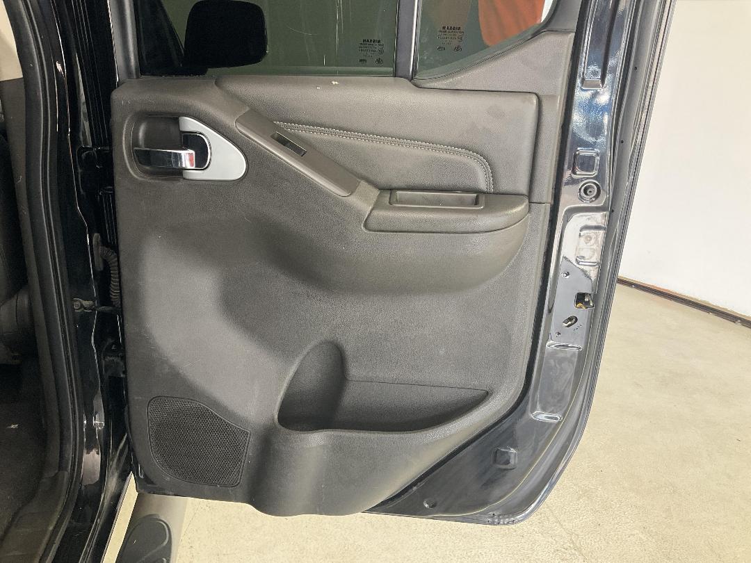 Photo '14' of Nissan Navara D/C ST-X