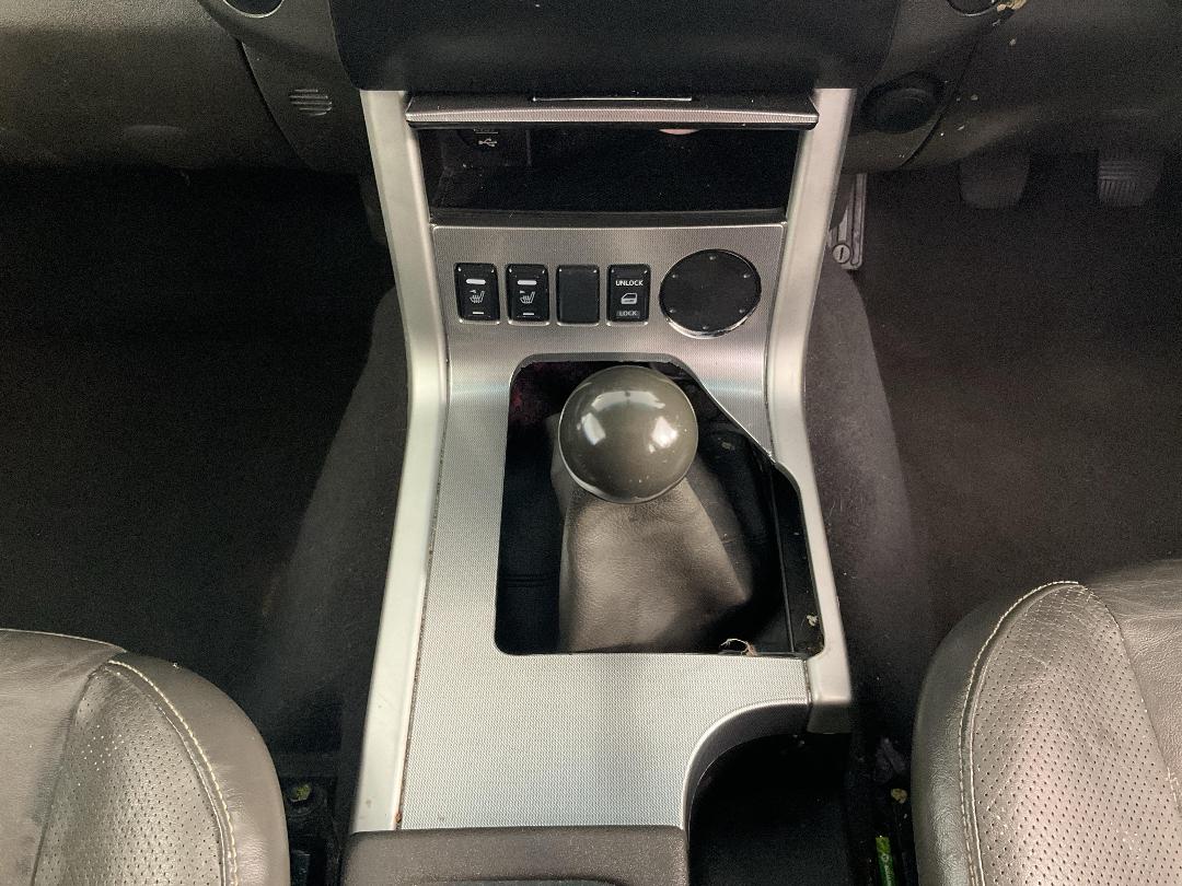 Photo '13' of Nissan Navara D/C ST-X