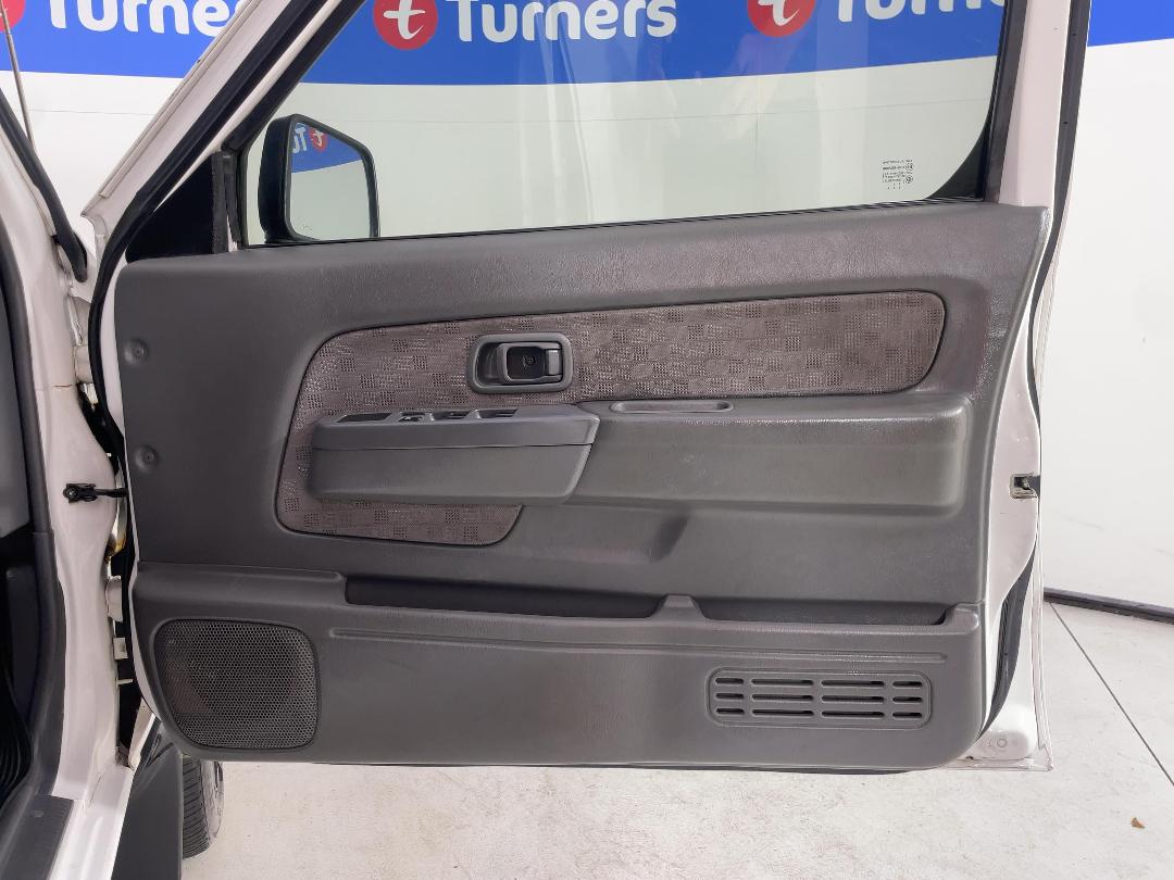 Photo '15' of Nissan Navara