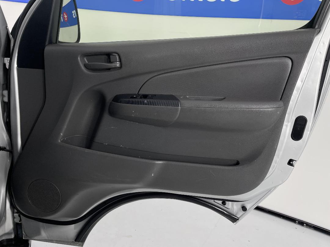 Photo '15' of Nissan NV350 Photo '15' of Nissan NV350