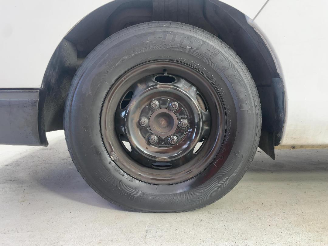 Photo '10' of Nissan NV350