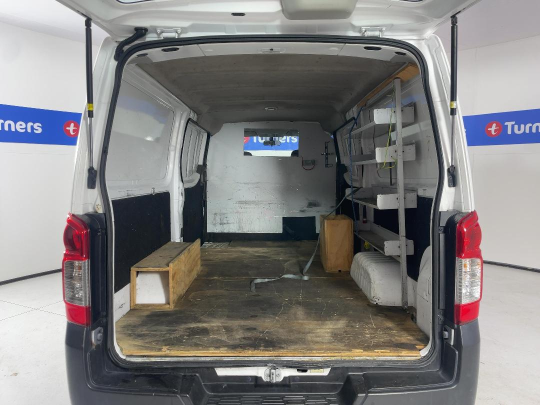 Photo '14' of Nissan NV350