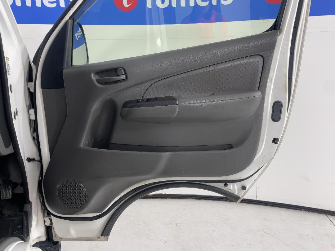 Photo '15' of Nissan NV350