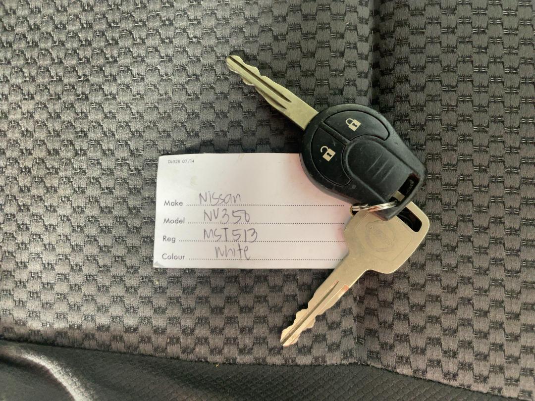 Photo '22' of Nissan NV350