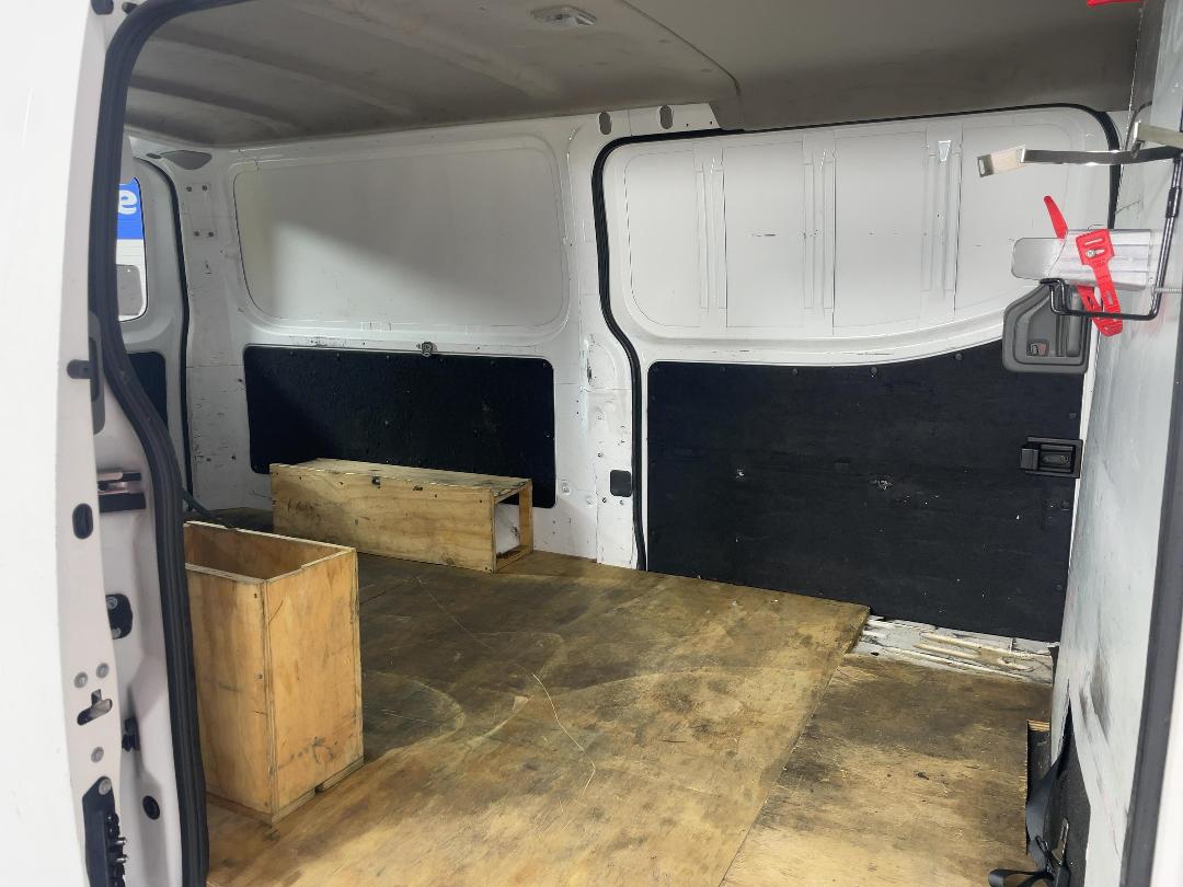 Photo '20' of Nissan NV350