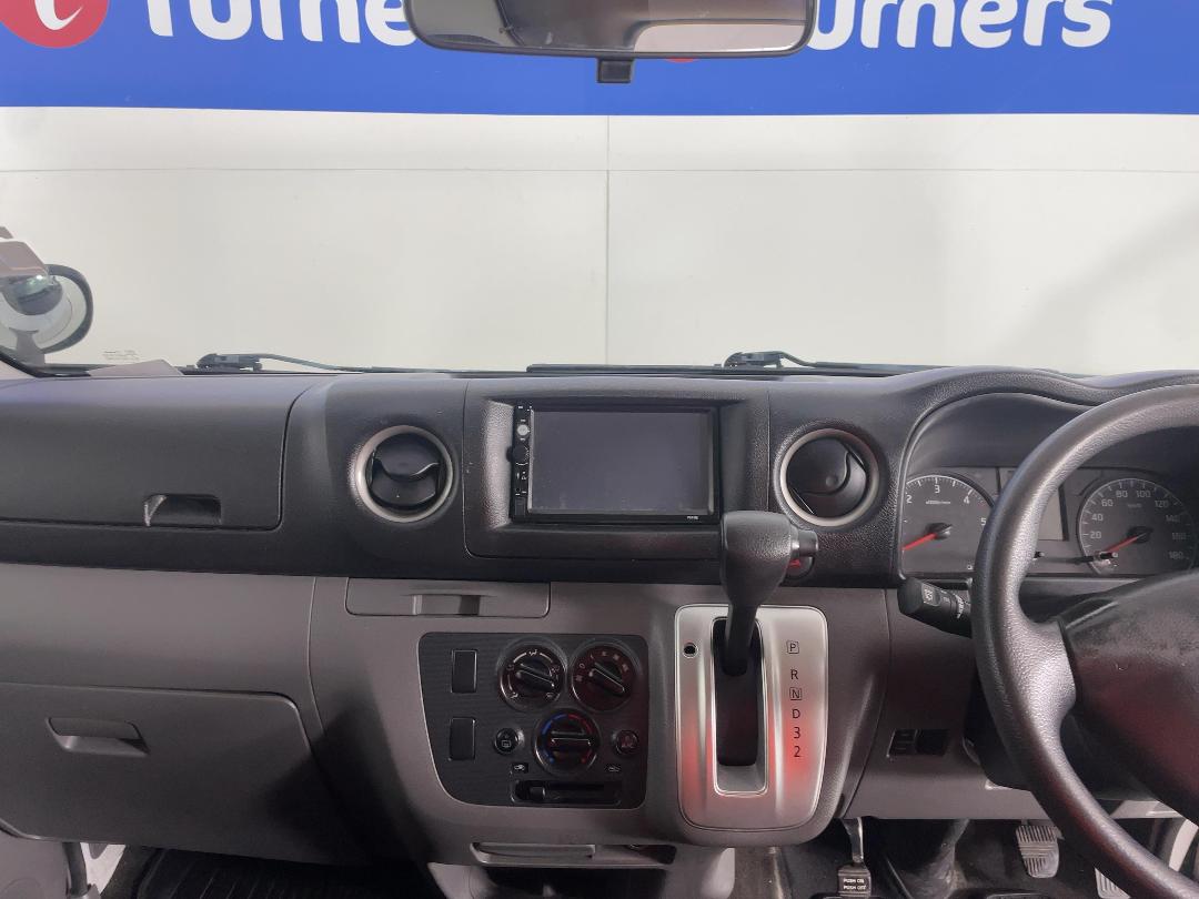 Photo '17' of Nissan NV350