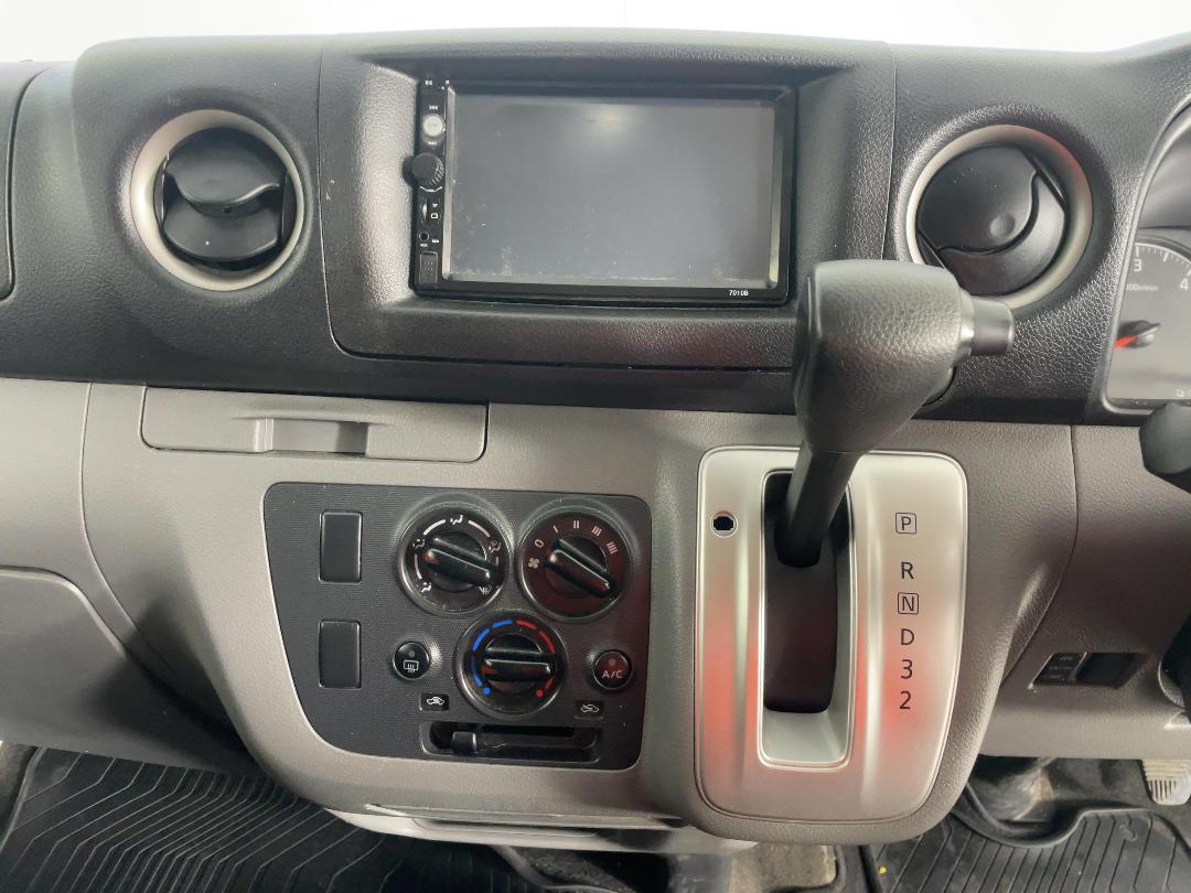 Photo '18' of Nissan NV350