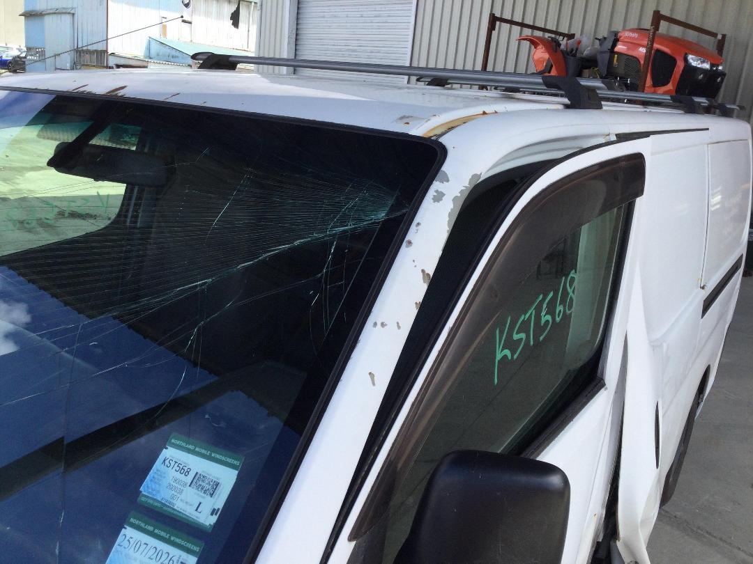 Photo '10' of Nissan NV350 Caravan Photo '10' of Nissan NV350 Caravan