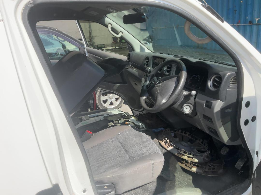 Photo '13' of Nissan NV350 Caravan