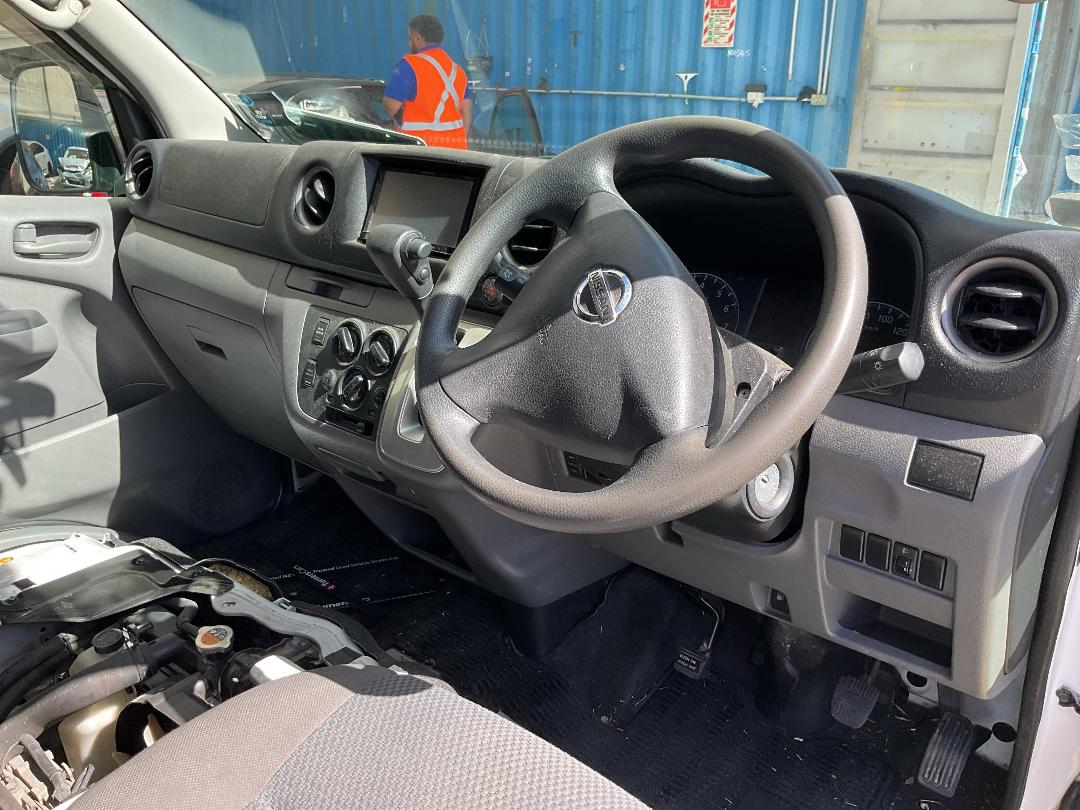 Photo '20' of Nissan NV350