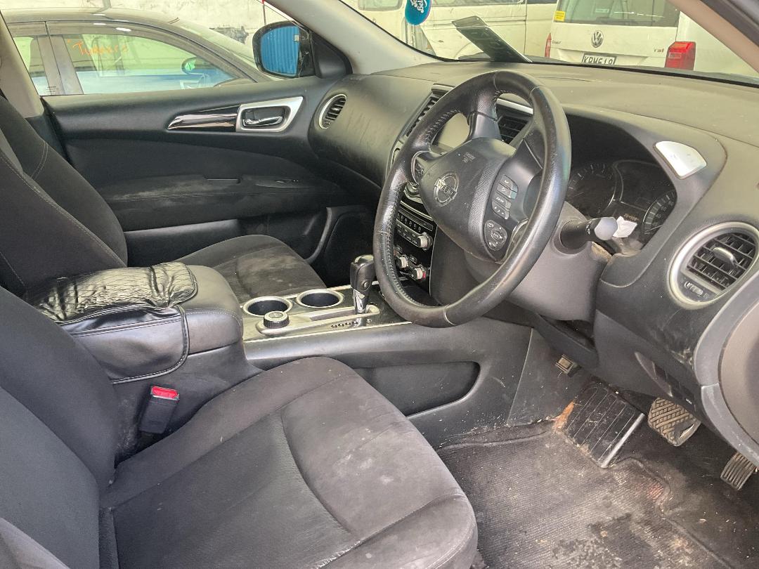 Photo '7' of Nissan Pathfinder ST Photo '7' of Nissan Pathfinder ST